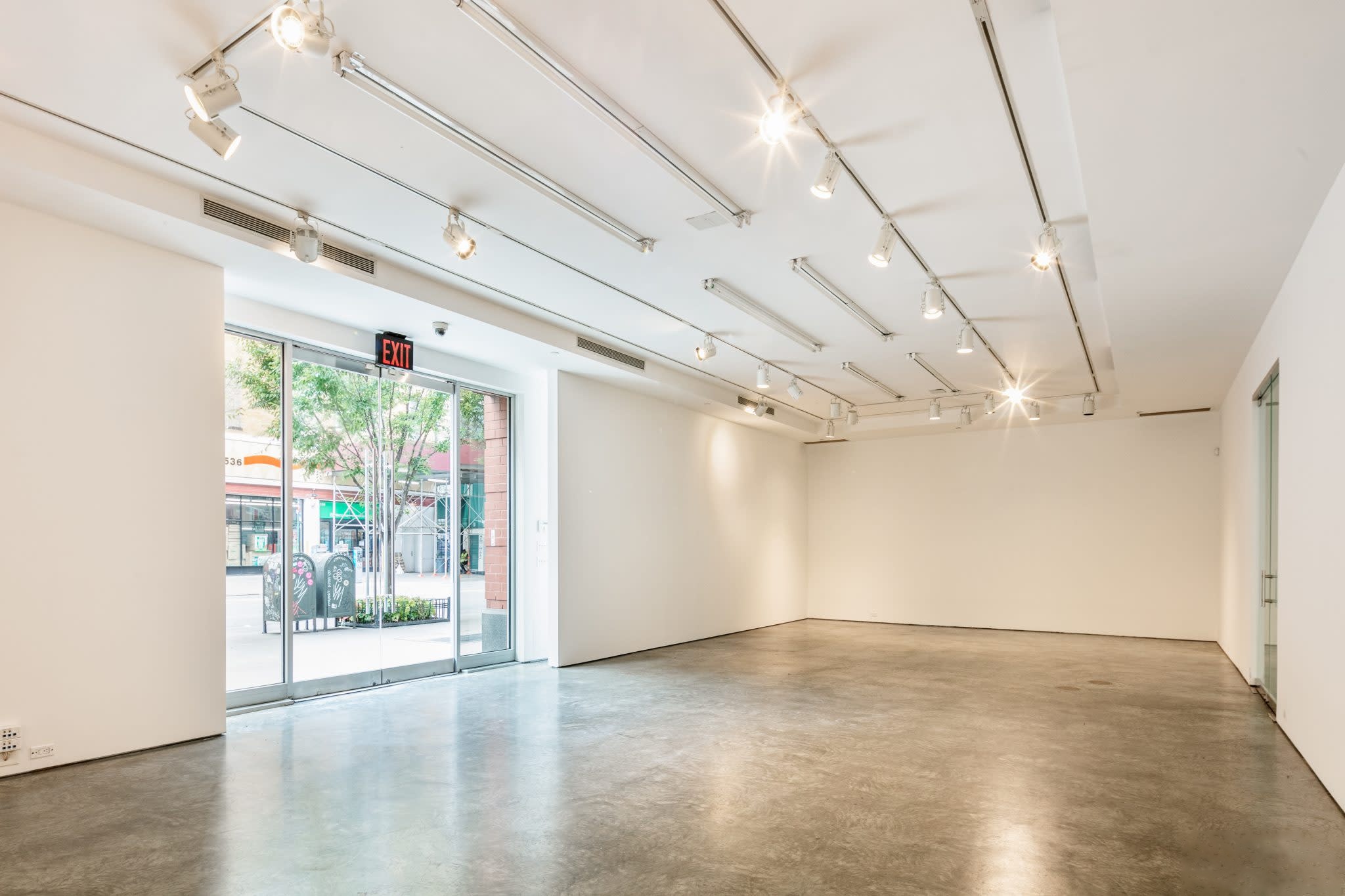 West Chelsea Gallery: Bright & Spacious Ground Floor Studio