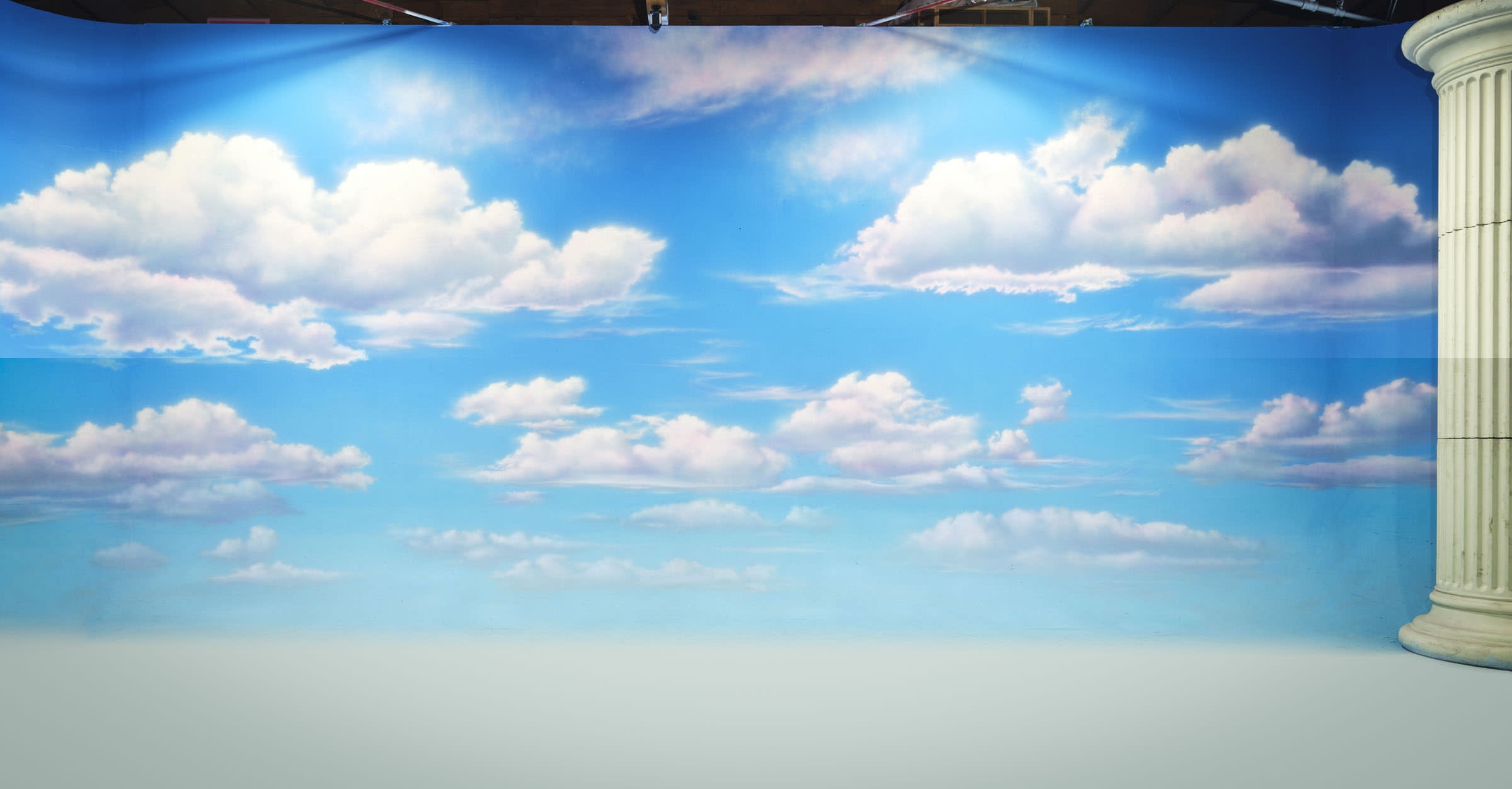 Spacious Studio with 33ft Painted Sky Cyc