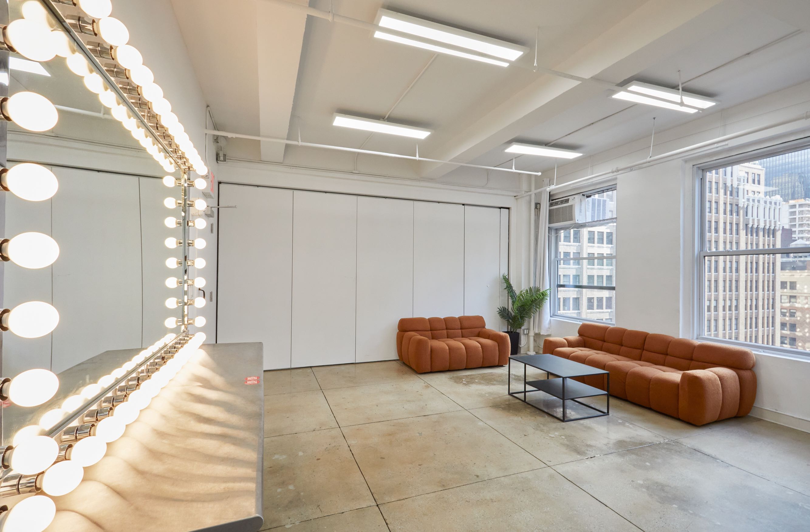 14B Huge Studio Manhattan City Views + Free EQ