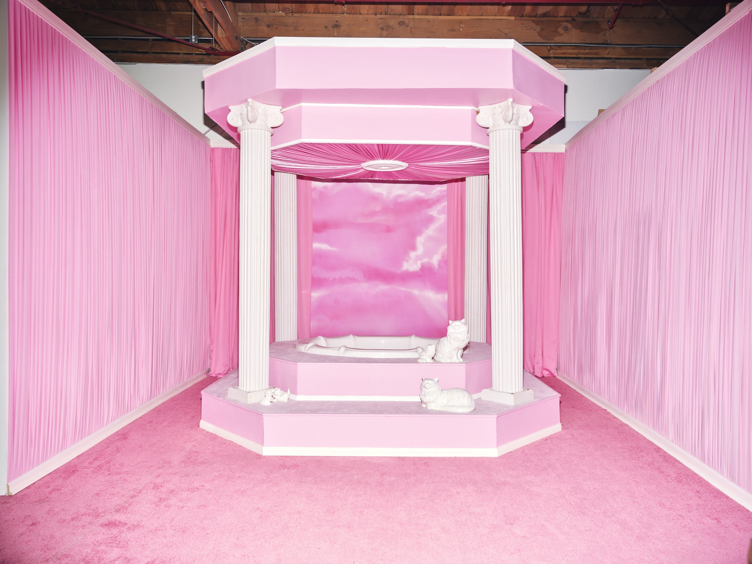 Retro Pink Studio Bath Tub Set: The Powder Room
