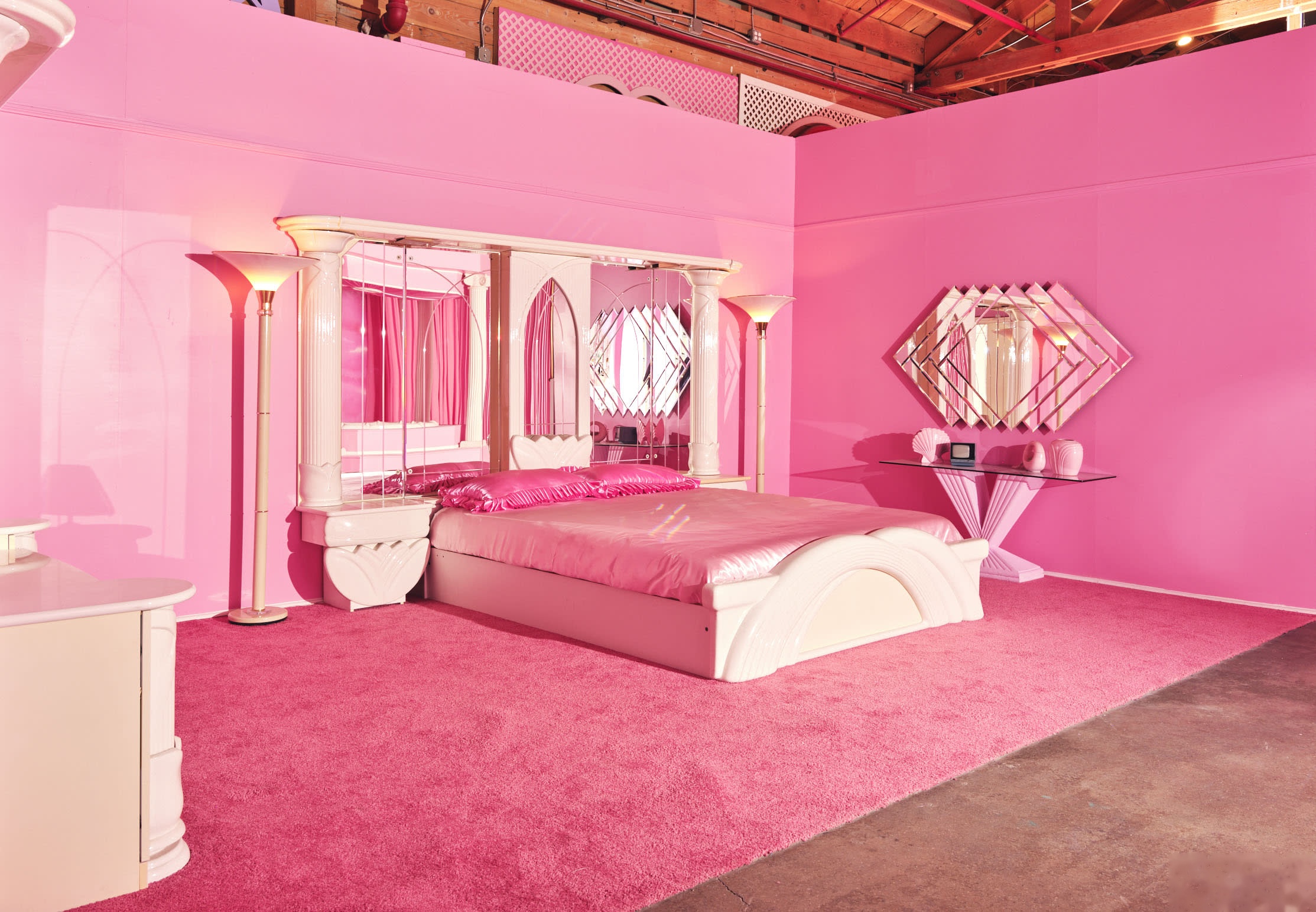 Retro Pink Studio: LA Powder Room